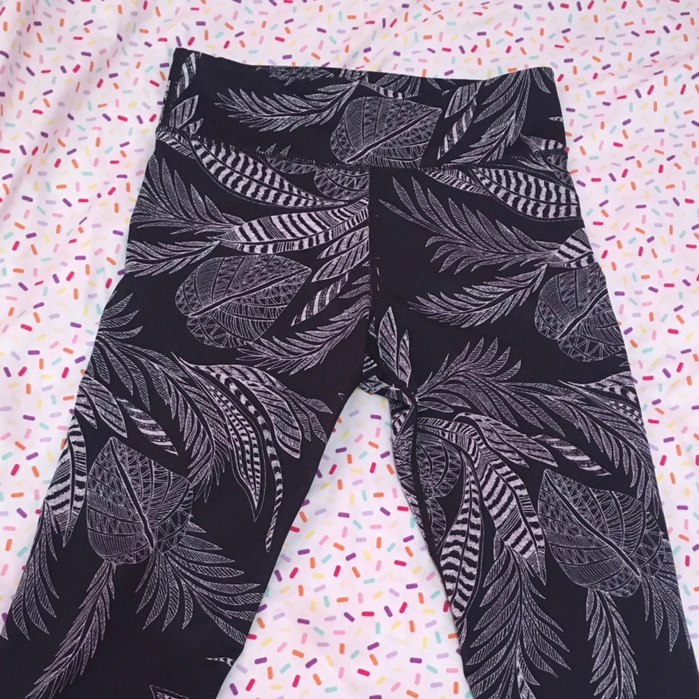 Women’s NEW Workout Leggings - Picture 3 of 9